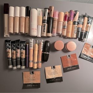 25 concealers,3 eye brightners,4 samples
